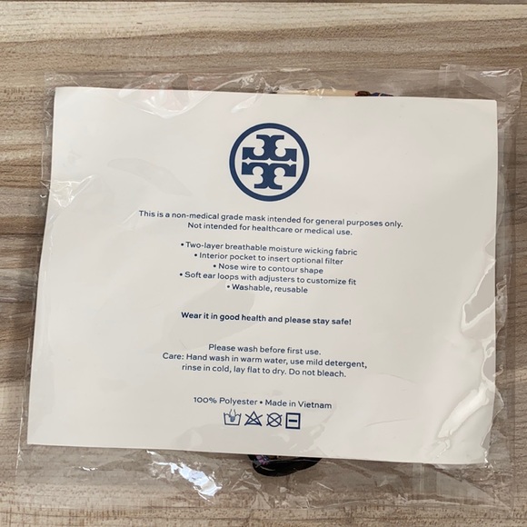 ❤️ Tory Burch Floral Printed Face Mask New - Picture 2 of 4